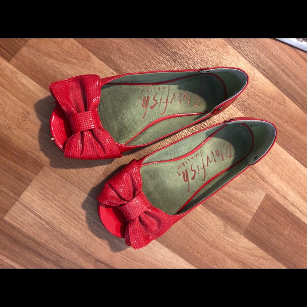 Cute red flats with bow. Size 8.5